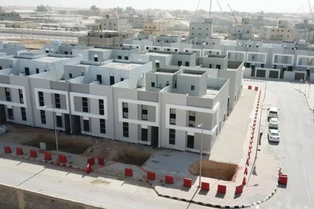 أعمال البناء في مشروع «شمس الديار» التابع لبرنامج الإسكان في مدينة الرياض (واس)