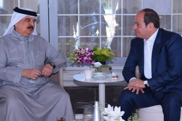 الرئيس المصري وملك البحرين في القصر الرئاسي بالعلمين (الرئاسة المصرية)