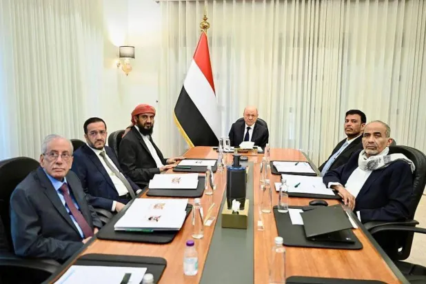 PLC Chairman Dr. Rashad al-Alimi chairs the council meeting attended by all its members and Prime Minister Shaya Zindani. (Saba)