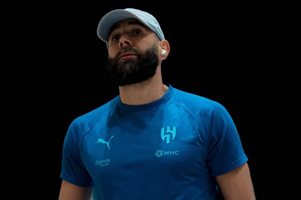 النجم الفرنسي كريم بنزيمة لاعب الهلال (نادي الهلال)