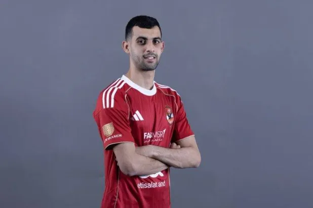 الظهير الأيسر المغربي يوسف بلعمري (النادي الأهلي)