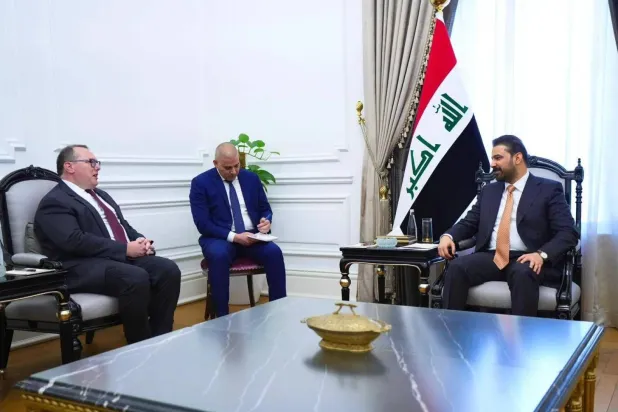 Iraqi Prime Minister Ali al-Zaidi meets US Chargé d’Affaires Joshua Harris. (Iraqi Government media) 