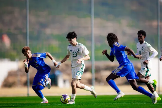 من مباراة الأخضر الناشئ أمام إيطاليا (موقع المنتخب السعودي)