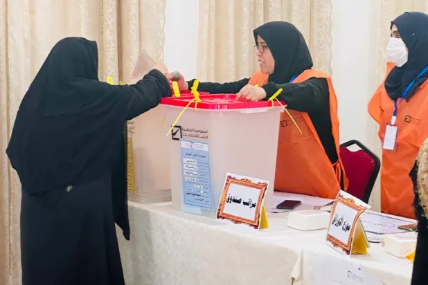 امرأة ليبية تدلي بصوتها في الانتخابات المحلية بتاجوراء الليبية (البعثة الأممية)