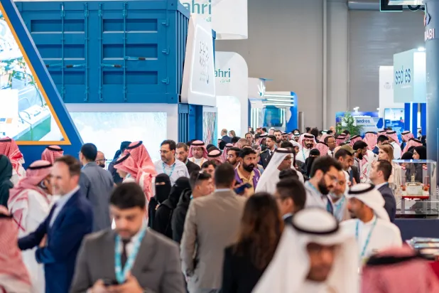 زوار في «المؤتمر السعودي البحري واللوجستي» (المؤتمر)