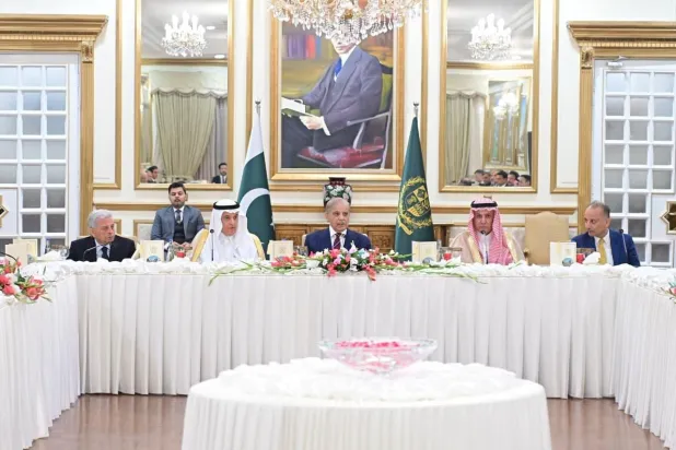 الوفدان السعودي والباكستاني خلال مباحثات لتعزيز الأمن الغذائي وتوسيع التعاون الزراعي والتجاري بين البلدين (واس)