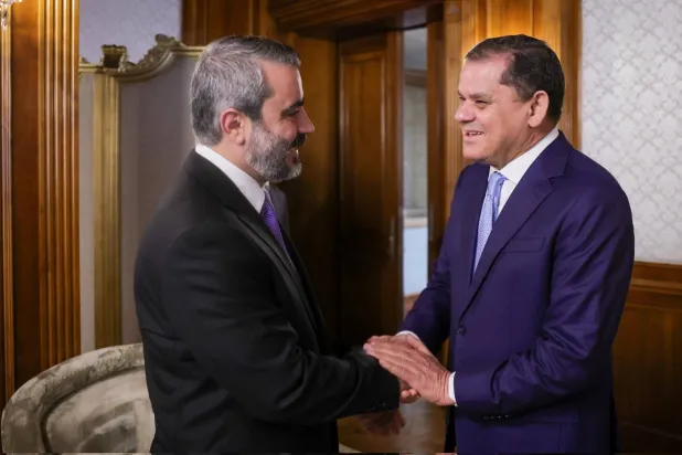 لقاء وزير الخارجية أسعد الشيباني في العاصمة الليبية طرابلس مع رئيس حكومة الوحدة الوطنية السيد عبد الحميد الدبيبة  (الخارجية السورية)