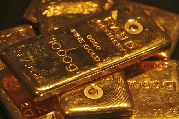 Gold bars are displayed at a gold jewellery shop in the northern Indian city of Chandigarh May 8, 2012. (Reuters)