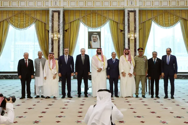 This handout photograph taken and released by Turkish Presidency Press Office on August 7, 2026, shows Minister of Foreign Affairs of Saudi Arabia Prince Faisal bin Farhan al-Saud (3rd L), Turkish Foreign Minister Hakan Fidan (4th L), Turkish President Recep Tayyip Erdogan (5th L), Saudi Crown Prince Mohammed bin Salman (C), Pakistani Prime Minister Shehbaz Sharif (5th R), Saudi Defense Minister Prince Khalid bin Salman al-Saud (4th R), and their delegations as they pose after signing a trilateral joint defense agreement in Makkah, Saudi Arabia. (Photo by Handout / Turkish Presidency Press Office / AFP) 
