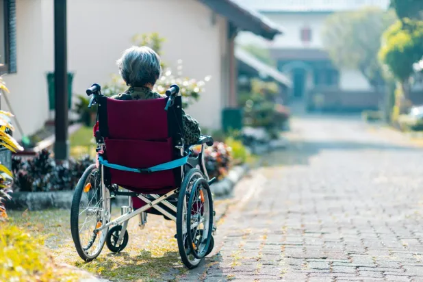 Alzheimer Derneği'ne göre BK'de yaklaşık 982 bin kişinin demansla yaşadığı tahmin ediliyor (Unsplash)