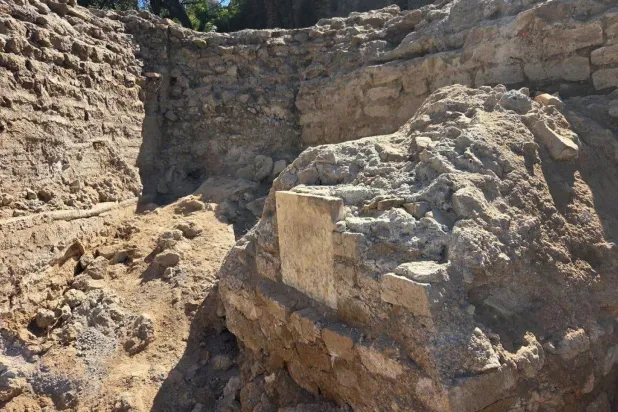Mermer levha, bir Antik Roma villasının altında gömülü halde bulundu (İtalya Kültür Bakanlığı)