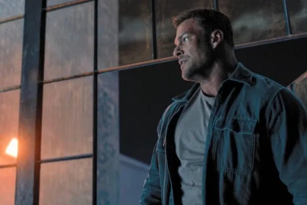 43 yaşındaki Amerikalı aktör Alan Ritchson, geçen yıl vizyona giren Oyun Buluşması (Playdate) ve Guy Ritchie imzalı Gayribeyefendi Savaş Dairesi'yle (The Ministry of Ungentlemanly Warfare) de tanınıyor (Amazon Prime Video)