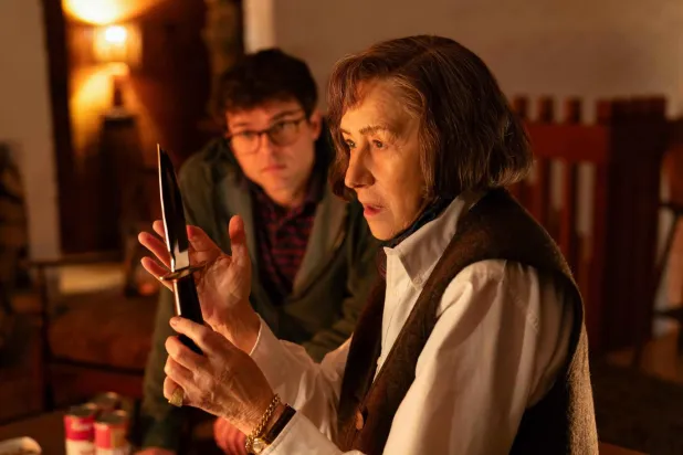 81 yaşındaki Helen Mirren, 2026 yapımı psikolojik gerilim A Talent for Murder'da 1995'te yaşamını yitiren ünlü suç romanı yazarı Patricia Highsmith rolünde (Bleecker Street)