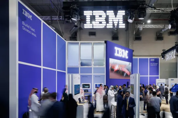 جناح «آي بي إم» المشارك في مؤتمر «ليب 2026» بالرياض (الشرق الأوسط)