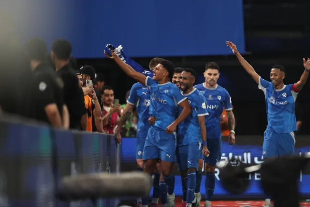 واتكنز يحتفل بهدفه الأول مع الهلال (تصوير: سعد العنزي)