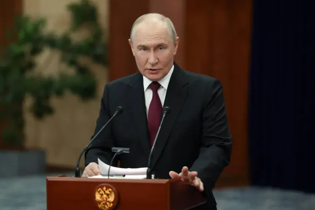 Rusya Devlet Başkanı Vladimir Putin basın toplantısında konuşuyor (Reuters)
