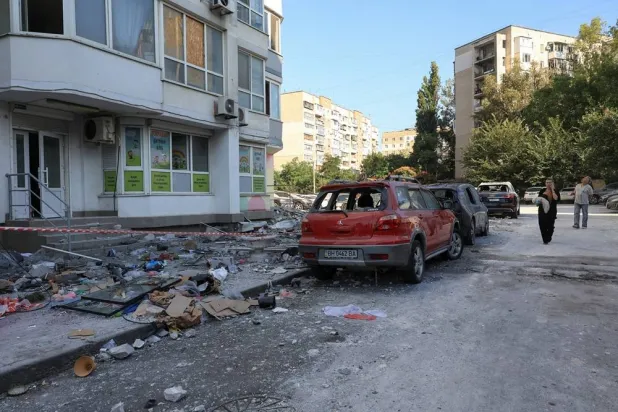 Residents walk in front of an apartment building hit by a Russian drone strike, amid Russia's attack on Ukraine, in Odesa, Ukraine September 2, 2026. (Reuters)