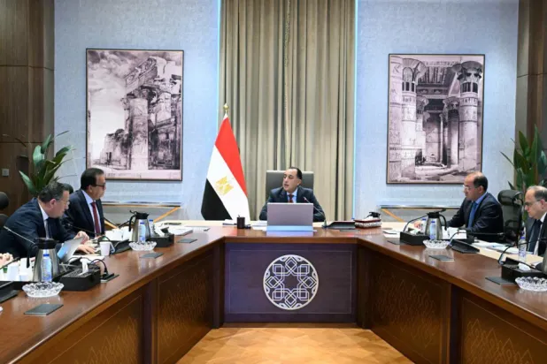 رئيس الوزراء المصري يتابع توافر الأدوية والمستلزمات الطبية بمختلف المستشفيات (صفحة مجلس الوزراء على فيسبوك)