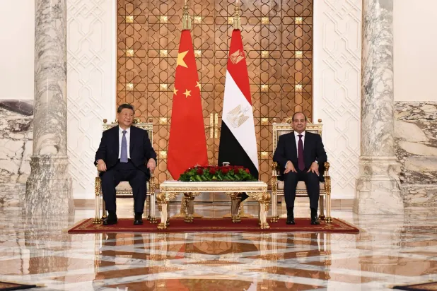 الرئيس المصري عبد الفتاح السيسي خلال استقبال الرئيس الصيني في قصر الاتحادية بالقاهرة الأربعاء (الرئاسة المصرية)