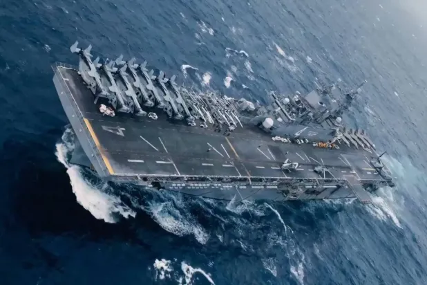  USS Boxer amfibi hücum gemisi bölgedeki operasyonları sırasında görülüyor. (CENTCOM)