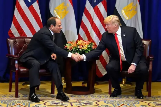 دونالد ترمب خلال لقاء عبد الفتاح السيسي على هامش الدورة الـ73 للجمعية العامة للأمم المتحدة في سبتمبر 2018 (الرئاسة المصرية)