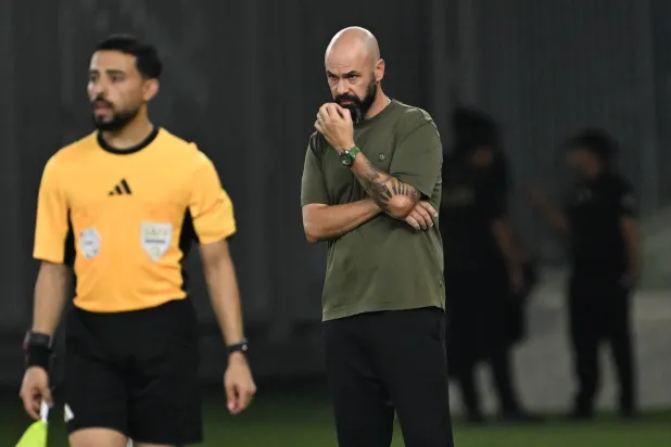البرازيلي ماوريسيو دولاك مدرب الرياض (تصوير: علي خمج)