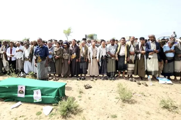 Husilerin, ölenleri onurlandırma yükümlülüğü ile ölü sayısının ortaya çıkmasını önleme çabası arasında denge kurma girişimi. (Husi medyası)