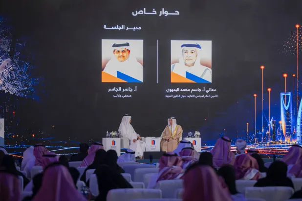 جانب من جلسة أمين عام مجلس التعاون الخليجي جاسم البديوي (المؤتمر)