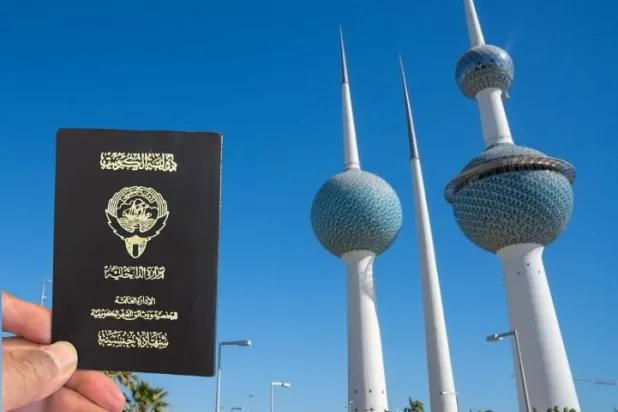 The new Kuwaiti decision grants those whose citizenship was withdrawn and their dependents 10-year residency permits free of charge (Asharq Al-Awsat)
