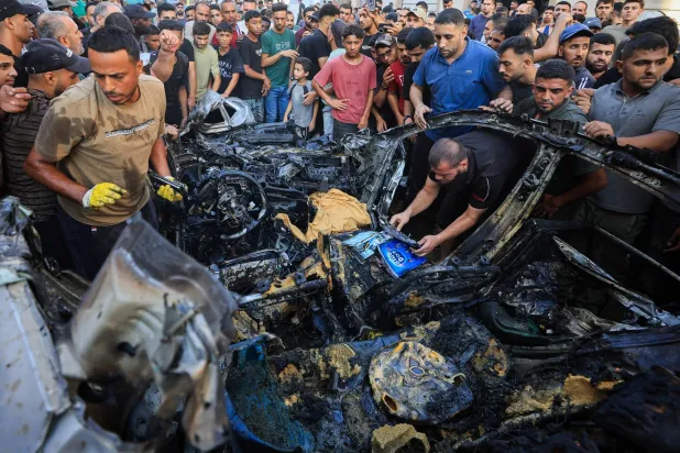 Palestinians inspect the site of an Israeli air strike on a vehicle, in Gaza City, September 6, 2026. REUTERS/Dawoud Abu Alkas