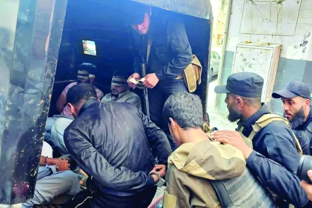 
موقوفون خلال عملية أمنية واسعة في حلب وريفها (مصادر أمنية)