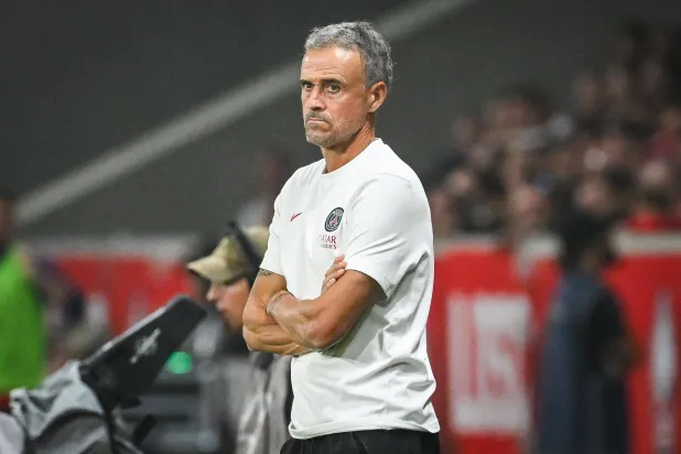 28 August 2026, France, Villeneuve-D'ascq: Paris Saint-Germain coach Luis Enrique stands on the touchline during the French Ligue 1 soccer match between Lille OSC (LOSC) and Paris Saint-Germain (PSG) at Pierre Mauroy Stadium. (dpa)