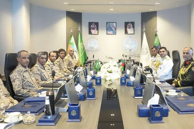 جانب من مباحثات رئيسي أركان القوات البحرية السعودية والبنغلاديشية في العاصمة الرياض (واس)