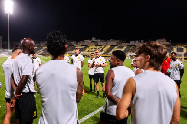 مدرب الاتحاد قبل بدء التدريبات (نادي الاتحاد)