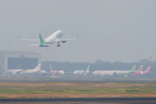 A Citilink Airbus takes off from Soekarno-Hatta International Airport, as the airport reopened following the eruption of Mount Anak Krakatau, in Tangerang, near Jakarta, Indonesia, September 8, 2026. (Reuters) 