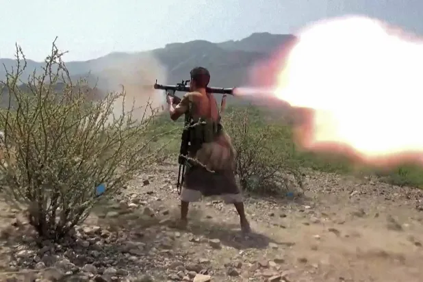 العليمي يحمل الحوثيين مسؤولية التصعيد ويشيد بقدرات الجيش