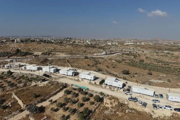 Batı Şeria’daki Filistin kenti Beytüllahim yakınlarında bulunan Gush Etzion yerleşim blokunda yeni bir yerleşimin açılışı sırasında konut birimleri görülüyor (AP)