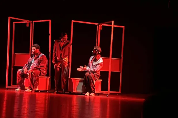 مسرحية «مش للكل» تُعرَض على مسرح «مونو» في بيروت (الشرق الأوسط)