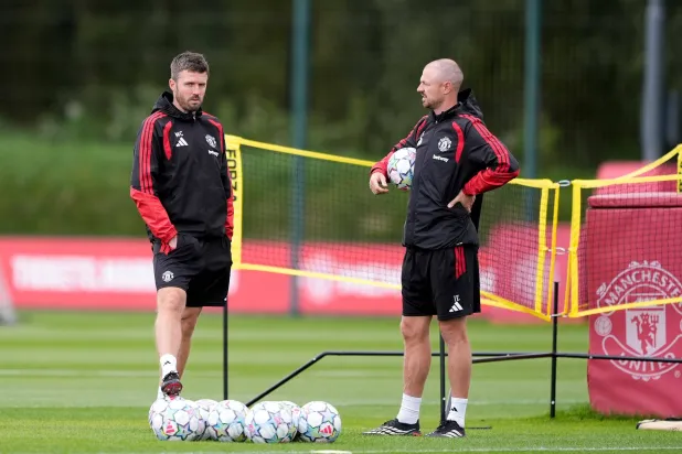  09 September 2026, United Kingdom, Manchester: Manchester United manager Michael Carrick (L) with Jonny Evans in action during a training session at Carrington Training Center, ahead of Thursday's UEFA Champions League soccer match against Sabah FK. (dpa)