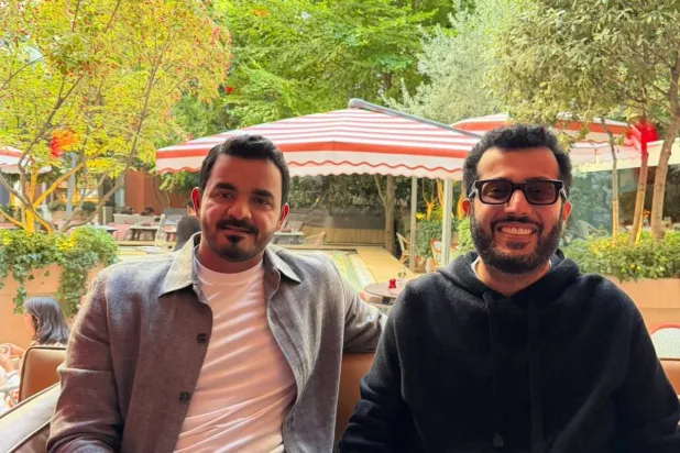 المستشار تركي آل الشيخ لدى لقائه بالشيخ جوعان بن حمد (حساب آل الشيخ على منصة «إكس»)
