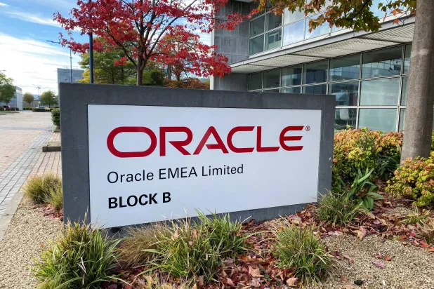 FILE PHOTO: A logo of cloud service provider Oracle is seen at the company's offices at Eastpoint Business Park, Dublin, Ireland October 18, 2021. REUTERS/Tom Bergin/File Photo
