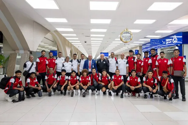 بعثة منتخب اليمن لحظة وصولها إلى جدة (اتحاد كأس الخليج لكرة القدم)