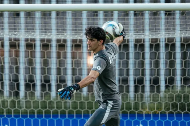 بونو خلال مشاركته في تدريبات الهلال (موقع النادي)