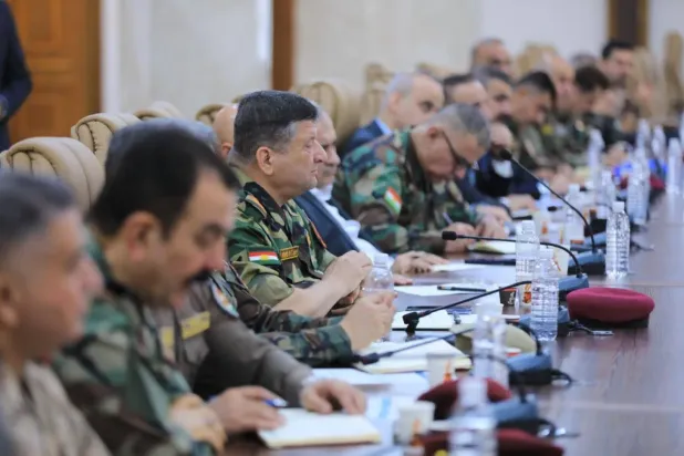 Kürdistan Bölgesel Yönetimi Peşmerge Bakanlığından yetkililer, Bağdat'ta düzenlenen güvenlik koordinasyon toplantısında. (Resmî Basın)