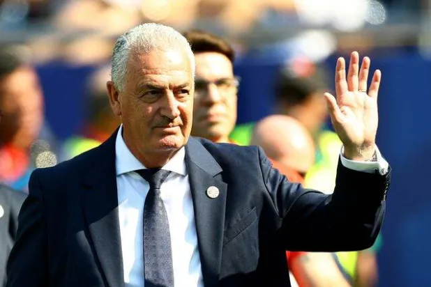 المدرب الأرجنتيني لمنتخب باراغواي غوستافو ألفارو (رويترز)