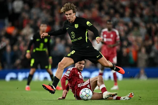 لاعب وسطه أتلتيكو مدريد بابلو باريوس بمواجهة ليفربول (أ.ف.ب)
