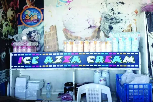 كيف تحوَّلت عربة «آيس كريم» صغيرة إلى وجهة لزوار الإسكندرية
