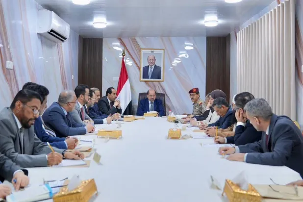 رئيس الوزراء اليمني شائع الزنداني يترأس اجتماع الحكومة في عدن (سبأ)