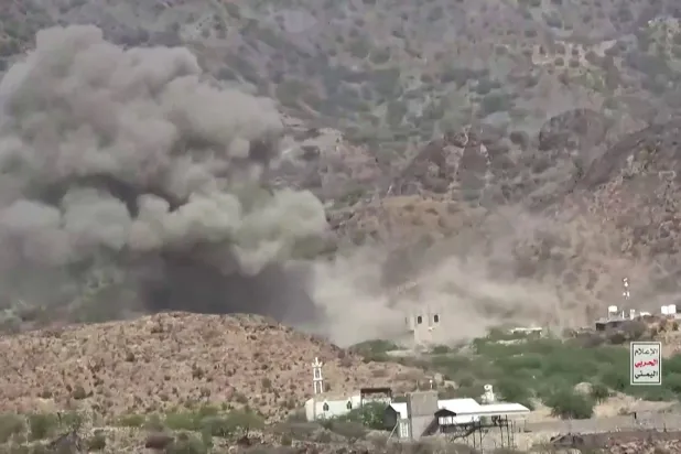 Smoke rises during clashes between Yemeni government forces and Houthis (Reuters)