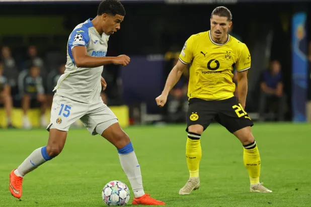 لاعب الوسط النمساوي مارسيل سابيتزر «يمين» (إ.ب.أ)